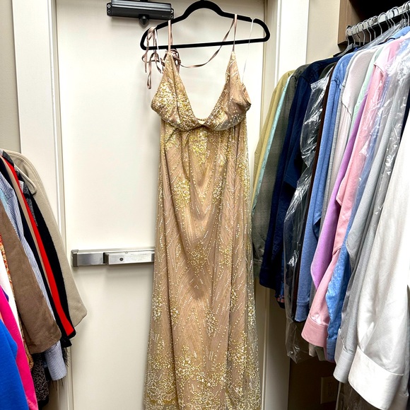 Gold, sequined dress, size XL. Stretchy material, new with tags - Picture 2 of 4